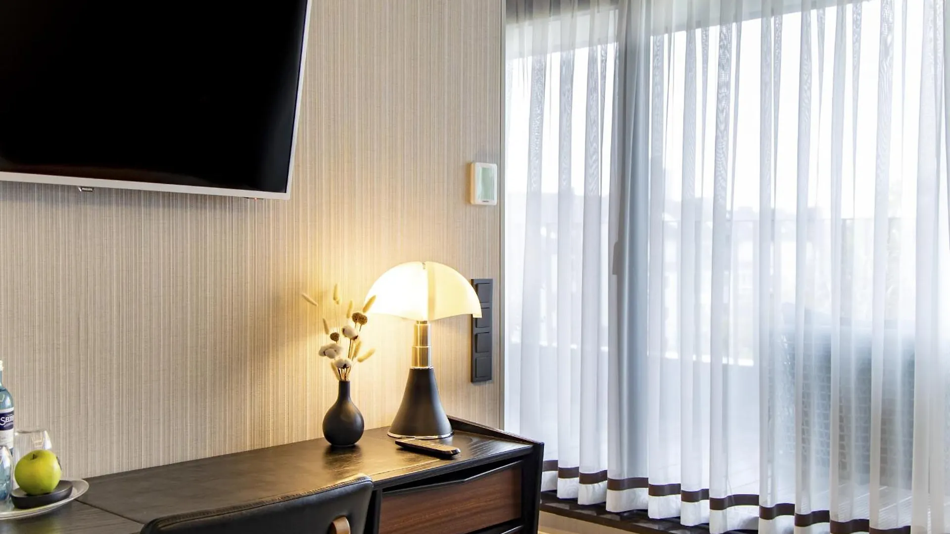 Muze Hotel Dusseldorf - Handwritten Collection