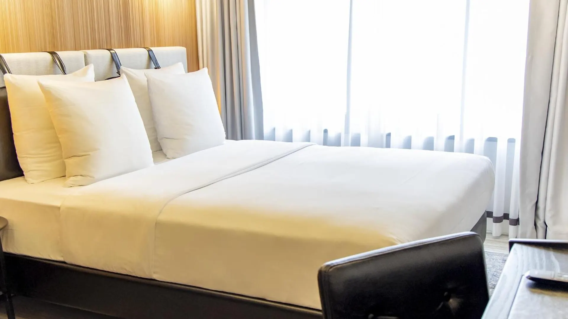Muze Hotel Dusseldorf - Handwritten Collection