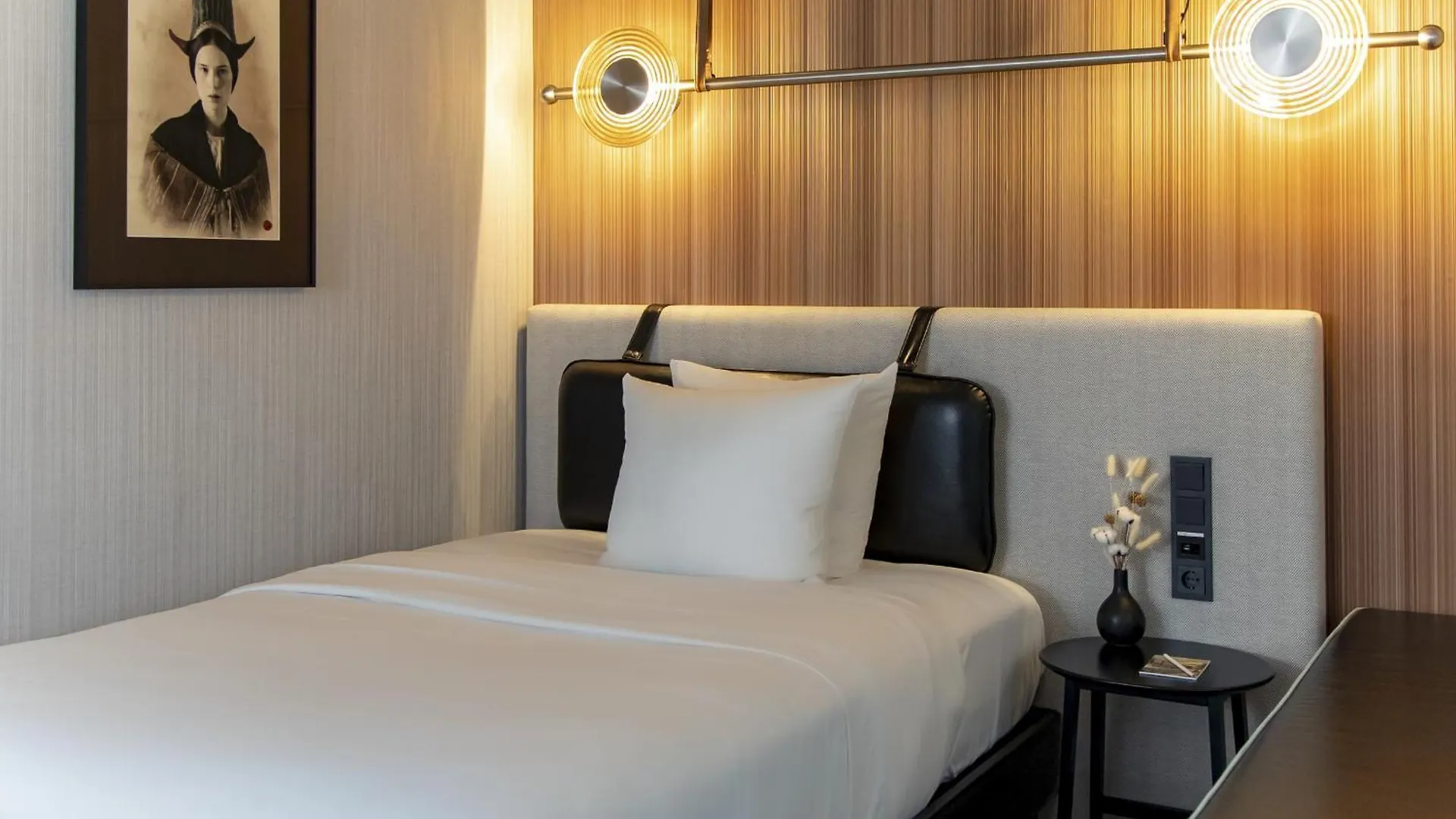 Muze Hotel Dusseldorf - Handwritten Collection
