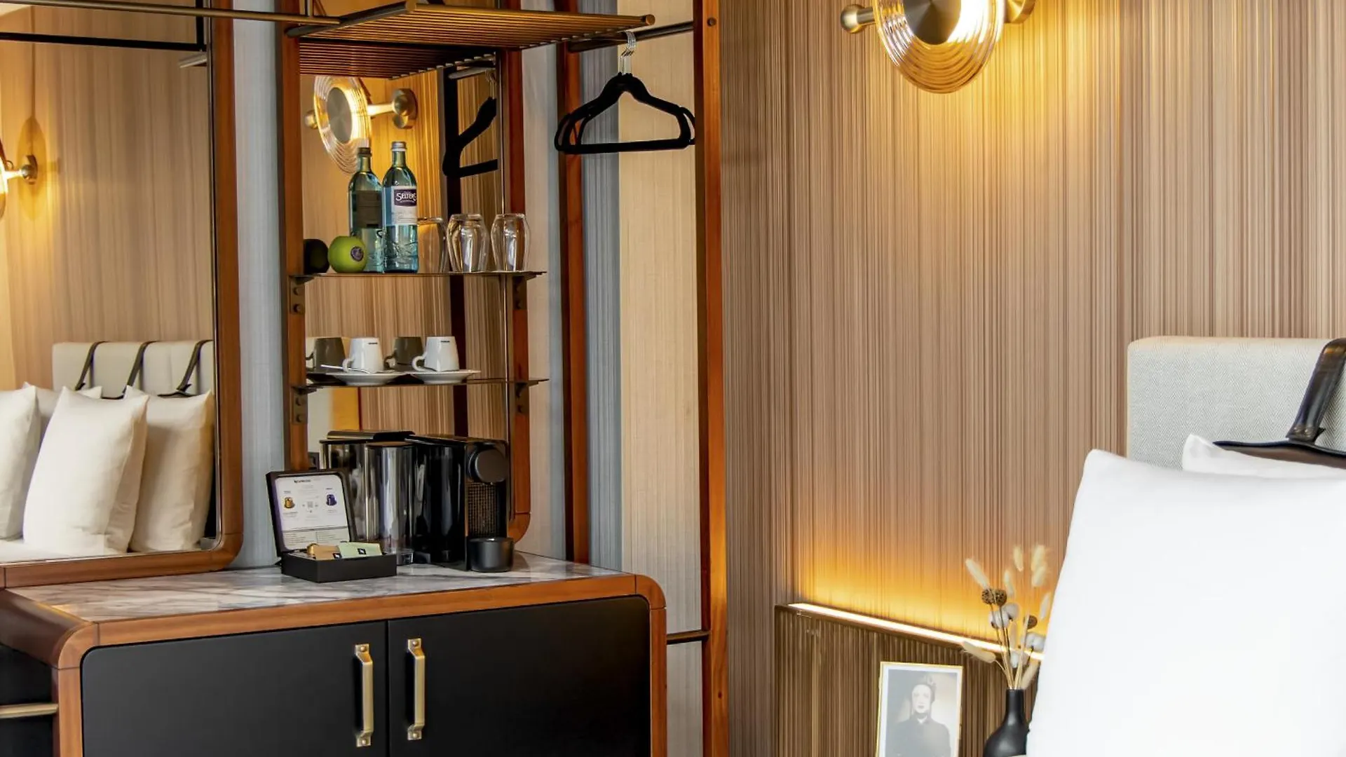 Muze Hotel Dusseldorf - Handwritten Collection