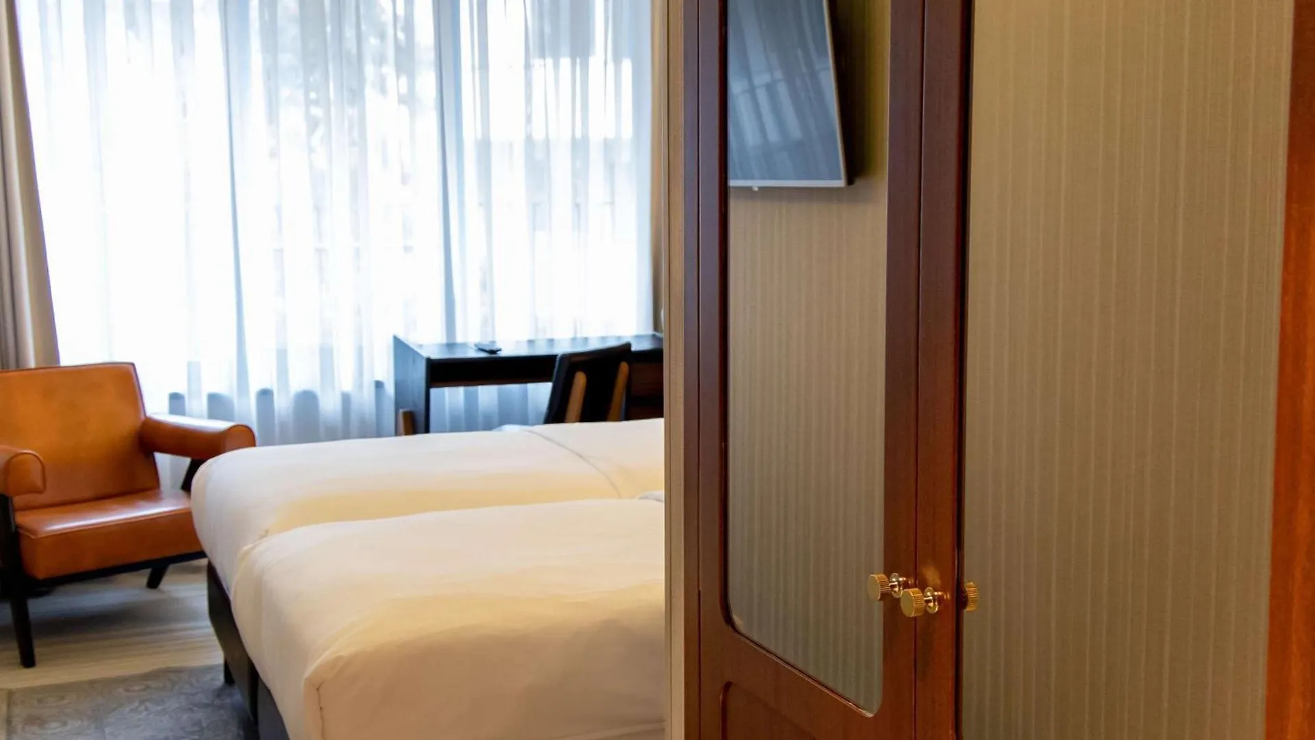 Muze Hotel Dusseldorf - Handwritten Collection