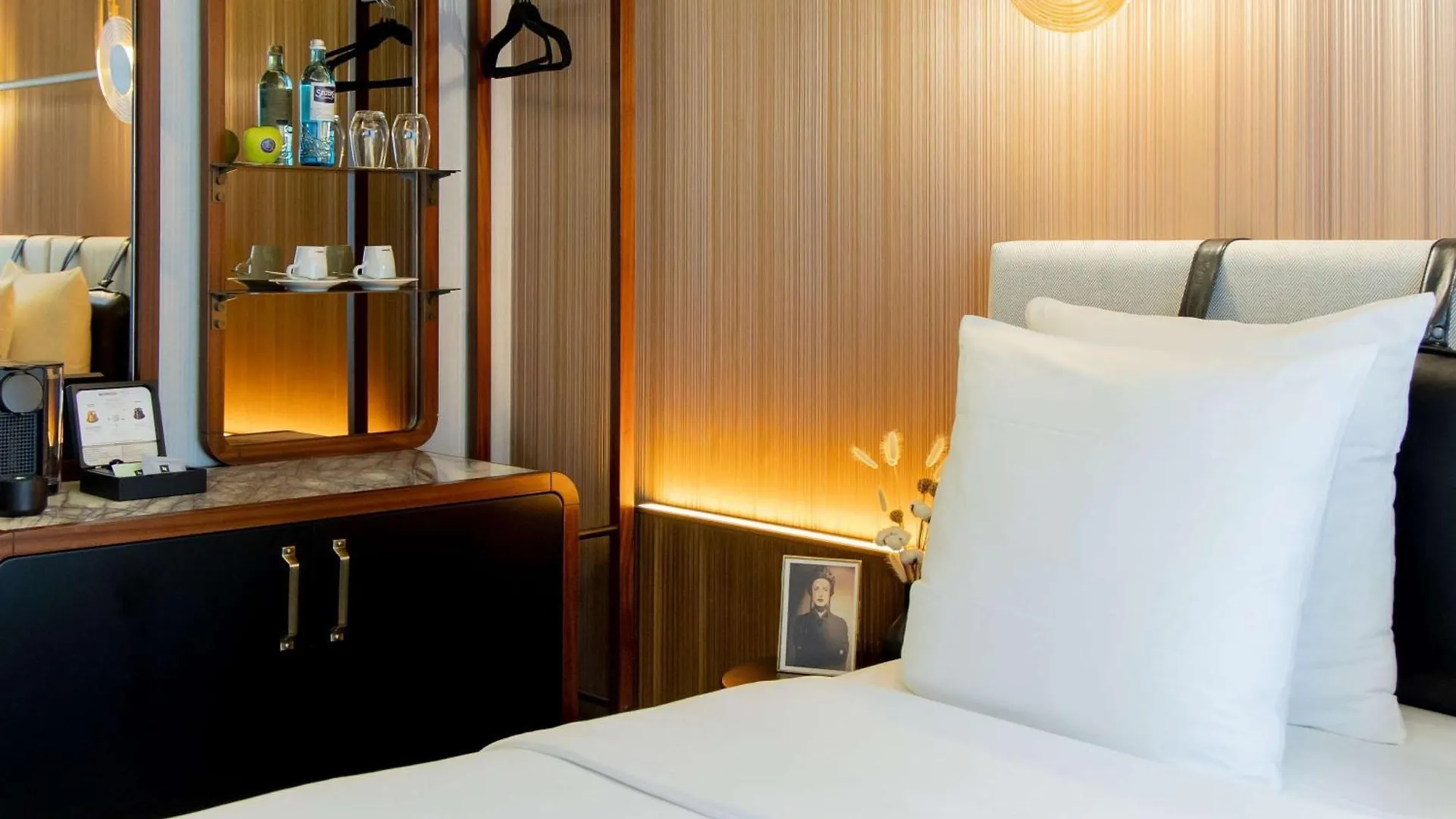 Muze Hotel Dusseldorf - Handwritten Collection